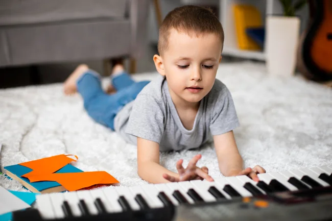 آموزش موسیقی برای تقویت هوش کودک